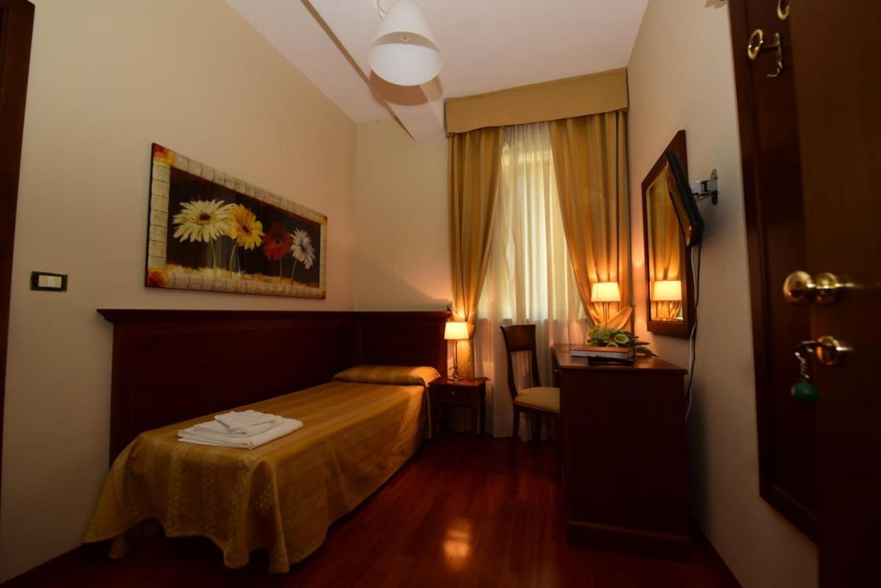 Albergo La Locanda Degli Apolidi Атена-Лукана Экстерьер фото
