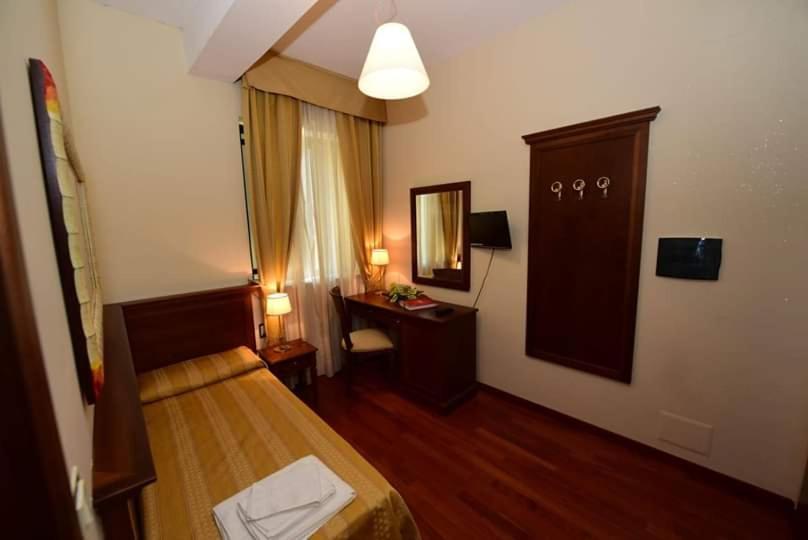 Albergo La Locanda Degli Apolidi Атена-Лукана Экстерьер фото