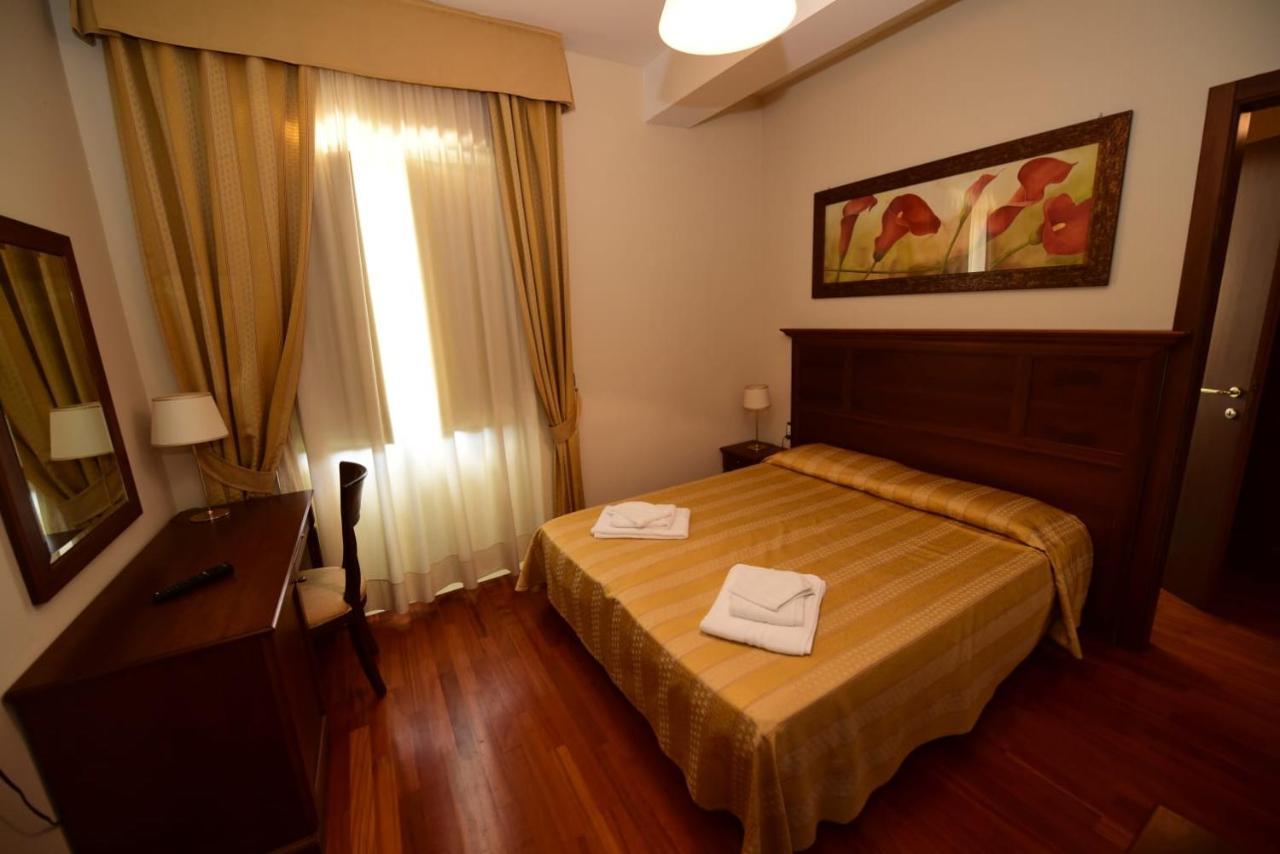 Albergo La Locanda Degli Apolidi Атена-Лукана Экстерьер фото