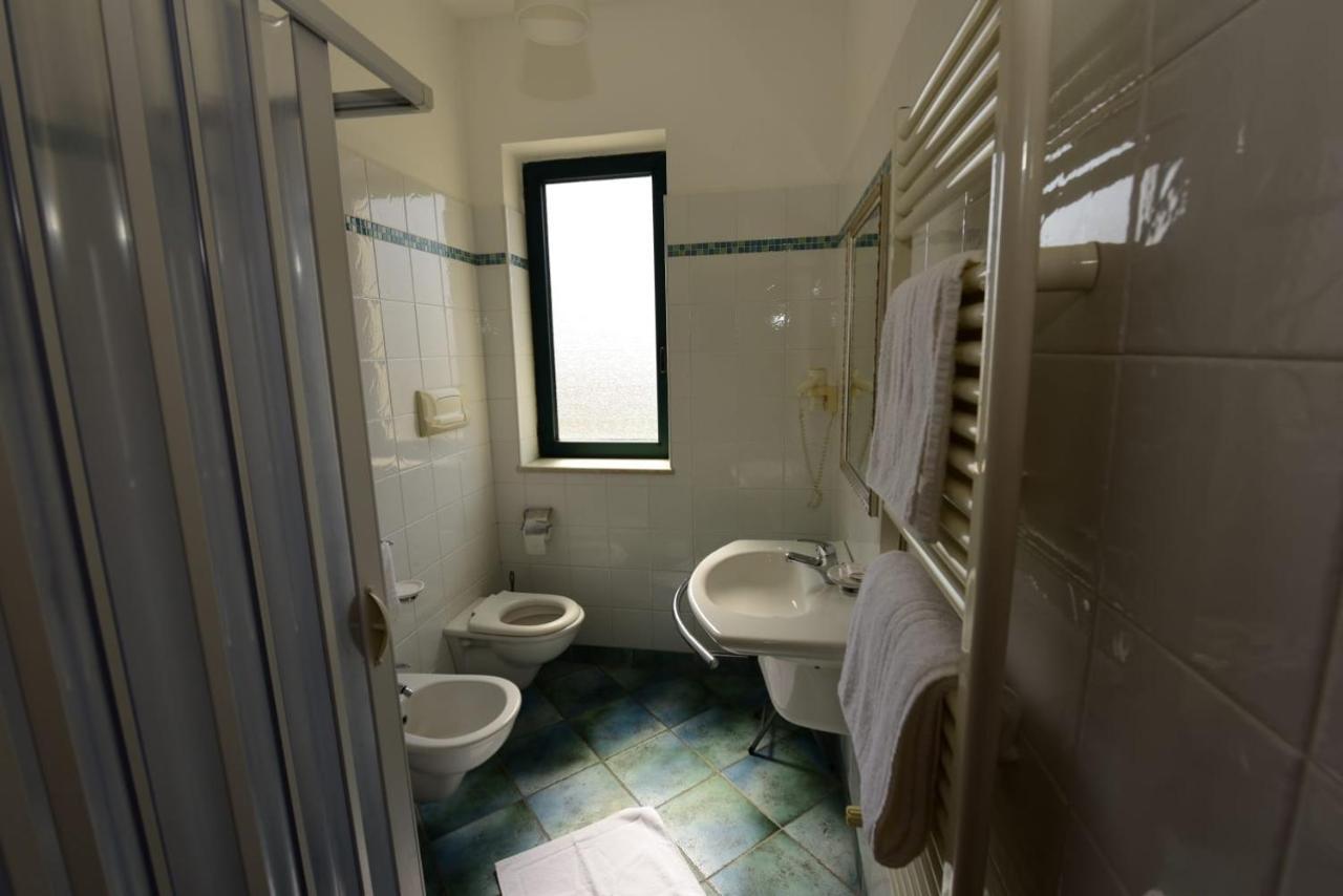 Albergo La Locanda Degli Apolidi Атена-Лукана Экстерьер фото