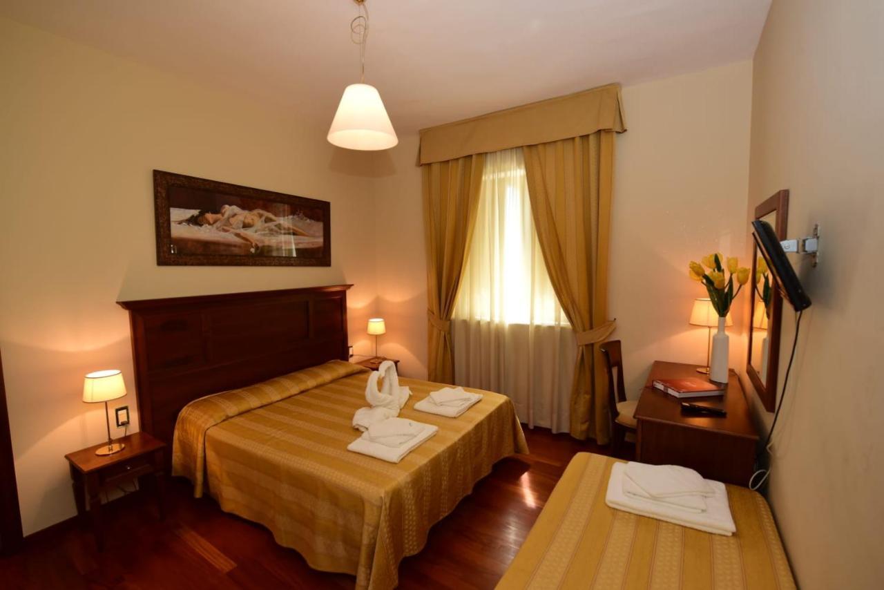 Albergo La Locanda Degli Apolidi Атена-Лукана Экстерьер фото