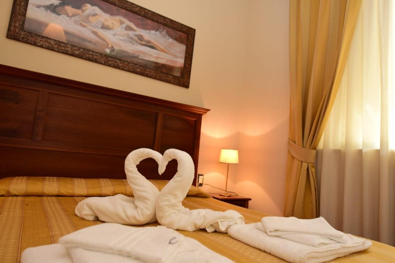 Albergo La Locanda Degli Apolidi Атена-Лукана Экстерьер фото