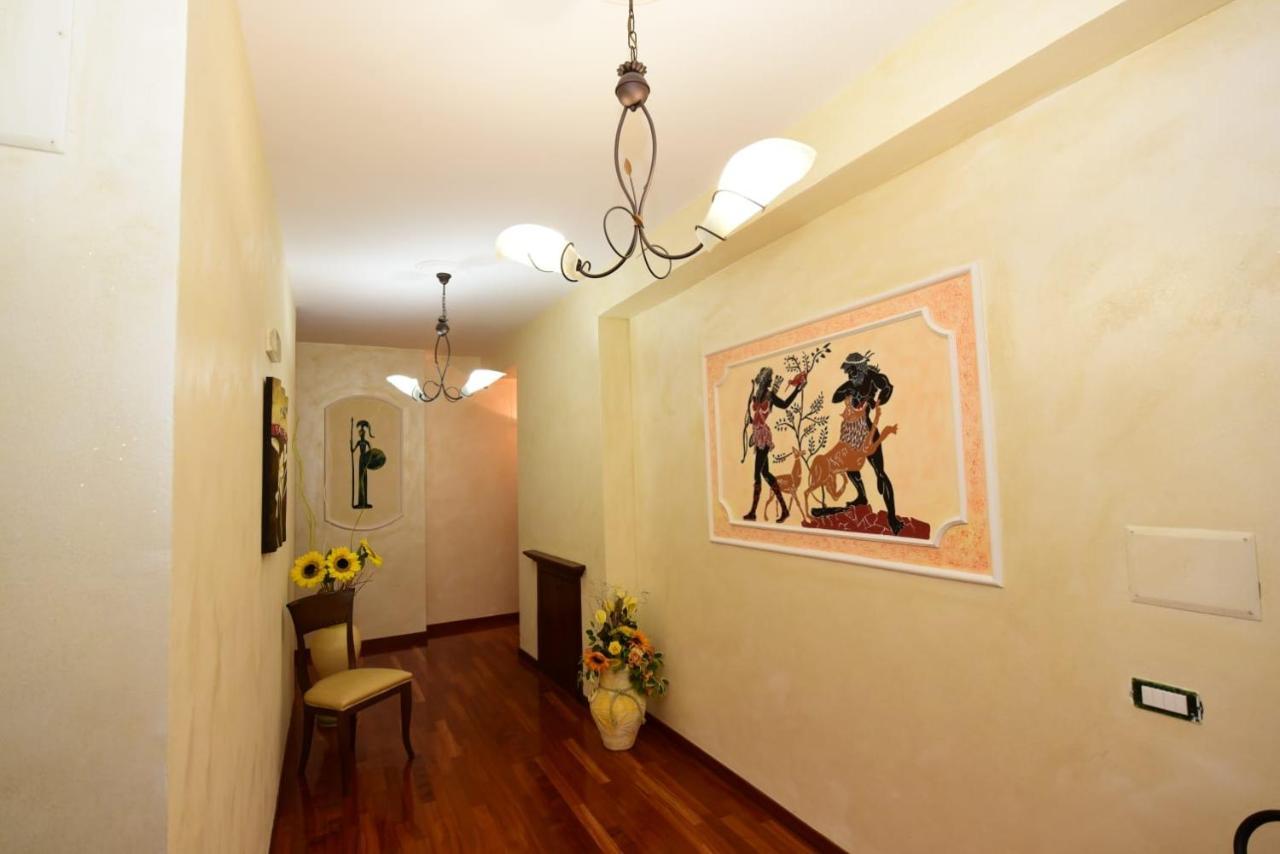 Albergo La Locanda Degli Apolidi Атена-Лукана Экстерьер фото