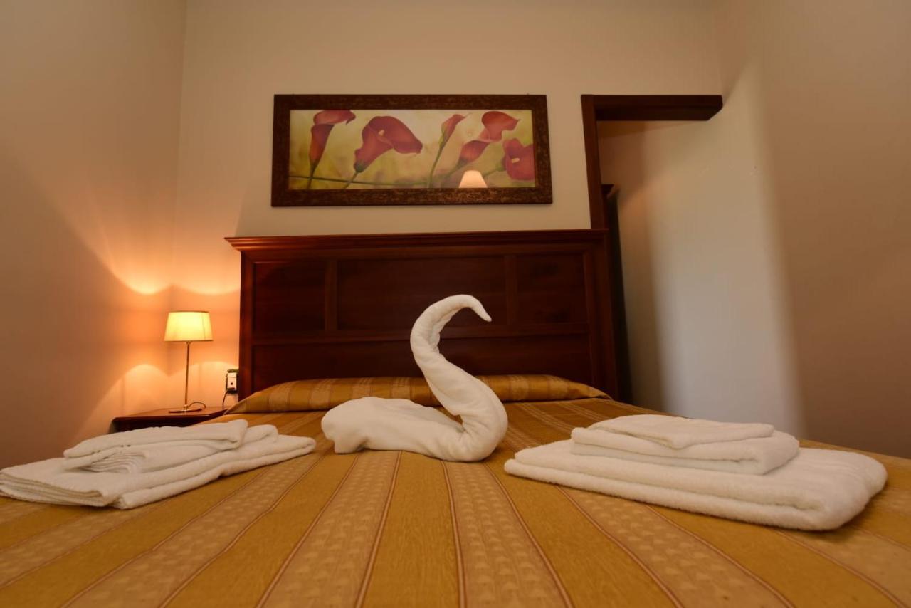 Albergo La Locanda Degli Apolidi Атена-Лукана Экстерьер фото