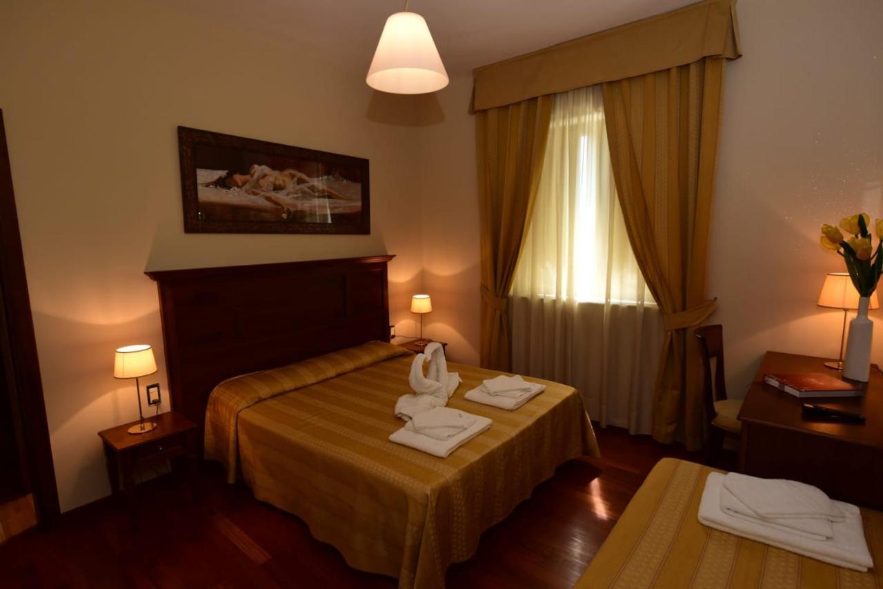 Albergo La Locanda Degli Apolidi Атена-Лукана Экстерьер фото